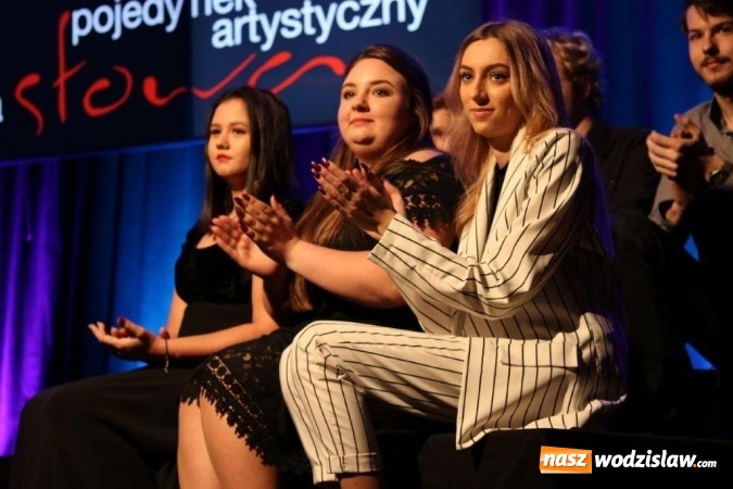Zdjęcie w galerii na portalu naszwodzislaw.com: Artystyczna Drużyna ZST zwycięzcą 16. edycji Pojedynku na Słowa wiadomości z regionu