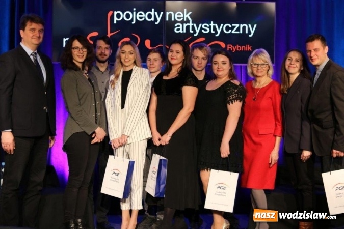 Zdjęcie w galerii na portalu naszwodzislaw.com: Artystyczna Drużyna ZST zwycięzcą 16. edycji Pojedynku na Słowa wiadomości z regionu