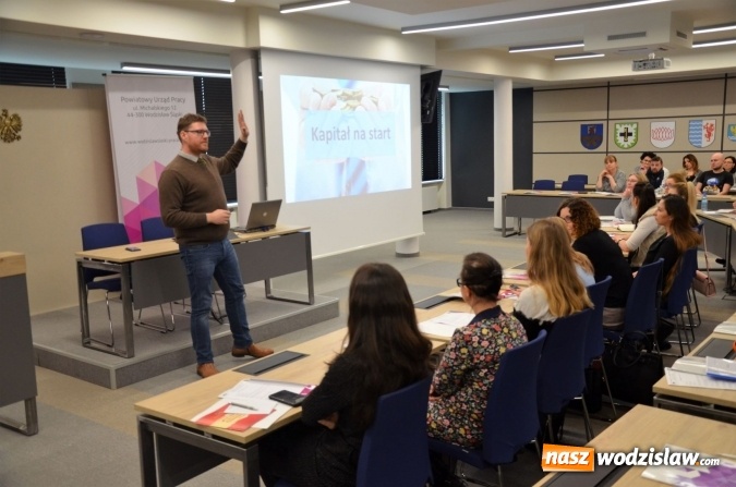 Zdjęcie w galerii na portalu naszwodzislaw.com: PUP o przedsiębiorczości od A do Z wiadomości z regionu