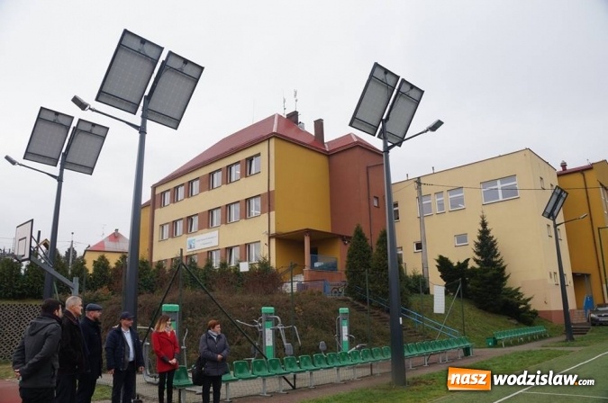 Zdjęcie w galerii na portalu naszwodzislaw.com: Oświetlenie solarne przy każdej szkole wiadomości z regionu