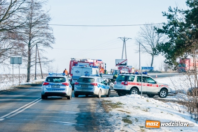 Zdjęcie w galerii na portalu naszwodzislaw.com: Zderzenie passata i dostawczaka na DW 935 wiadomości z regionu