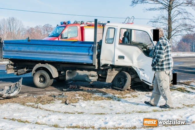 Zdjęcie w galerii na portalu naszwodzislaw.com: Zderzenie passata i dostawczaka na DW 935 wiadomości z regionu