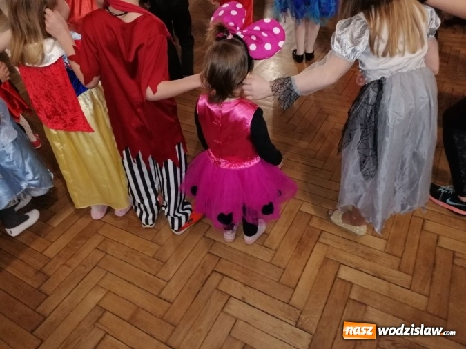 Zdjęcie w galerii na portalu naszwodzislaw.com: Charytatywny balik przebierańców w wodzisławskiej Jedynce wiadomości z regionu