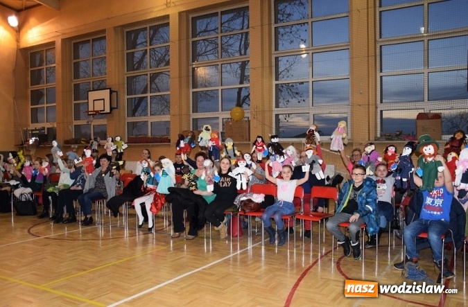 Zdjęcie w galerii na portalu naszwodzislaw.com: Finał akcji Wszystkie kolory świata w SP w Mszanie. Zebrano ponad 2 tysiące złotych! wiadomości z regionu