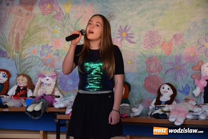 Zdjęcie w galerii na portalu naszwodzislaw.com: Finał akcji Wszystkie kolory świata w SP w Mszanie. Zebrano ponad 2 tysiące złotych! wiadomości z regionu