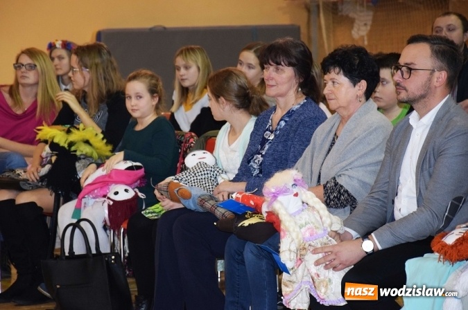 Zdjęcie w galerii na portalu naszwodzislaw.com: Finał akcji Wszystkie kolory świata w SP w Mszanie. Zebrano ponad 2 tysiące złotych! wiadomości z regionu