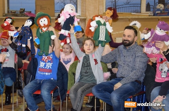 Zdjęcie w galerii na portalu naszwodzislaw.com: Finał akcji Wszystkie kolory świata w SP w Mszanie. Zebrano ponad 2 tysiące złotych! wiadomości z regionu