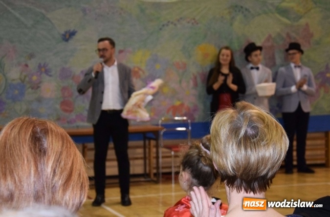 Zdjęcie w galerii na portalu naszwodzislaw.com: Finał akcji Wszystkie kolory świata w SP w Mszanie. Zebrano ponad 2 tysiące złotych! wiadomości z regionu