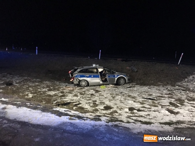 Zdjęcie w galerii na portalu naszwodzislaw.com: DK 78 Chałupki-Olza. Kierowca z Wodzisławia Śląskiego staranował policyjny radiowóz wiadomości z regionu