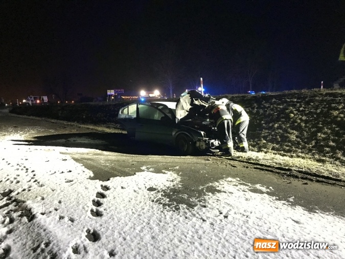 Zdjęcie w galerii na portalu naszwodzislaw.com: DK 78 Chałupki-Olza. Kierowca z Wodzisławia Śląskiego staranował policyjny radiowóz wiadomości z regionu