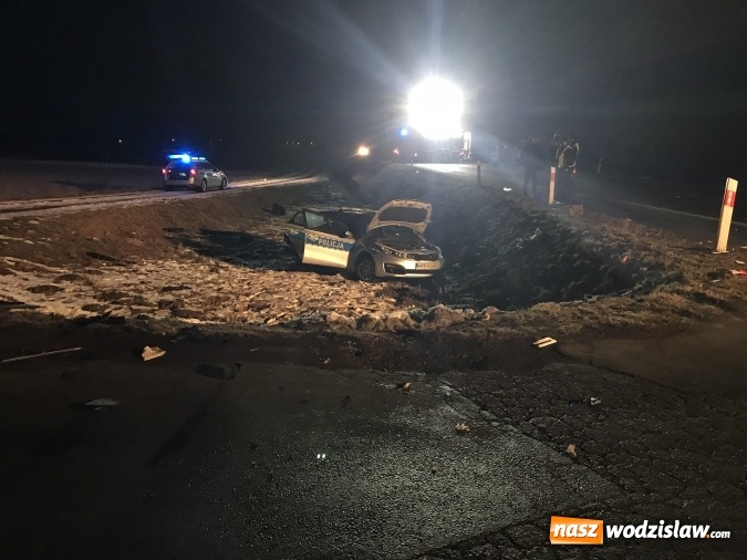 Zdjęcie w galerii na portalu naszwodzislaw.com: DK 78 Chałupki-Olza. Kierowca z Wodzisławia Śląskiego staranował policyjny radiowóz wiadomości z regionu