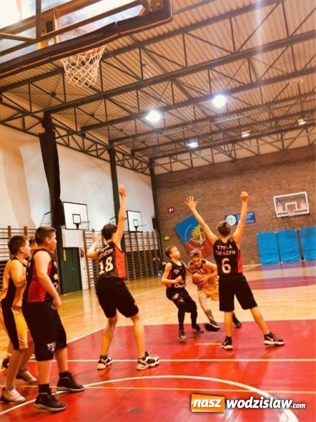 Zdjęcie w galerii na portalu naszwodzislaw.com: Doskonały mecz wodzisławskich koszykarzy. Lider finału A śląskich rozgrywek U13M pokonany  wiadomości z regionu