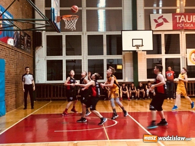 Zdjęcie w galerii na portalu naszwodzislaw.com: Doskonały mecz wodzisławskich koszykarzy. Lider finału A śląskich rozgrywek U13M pokonany  wiadomości z regionu