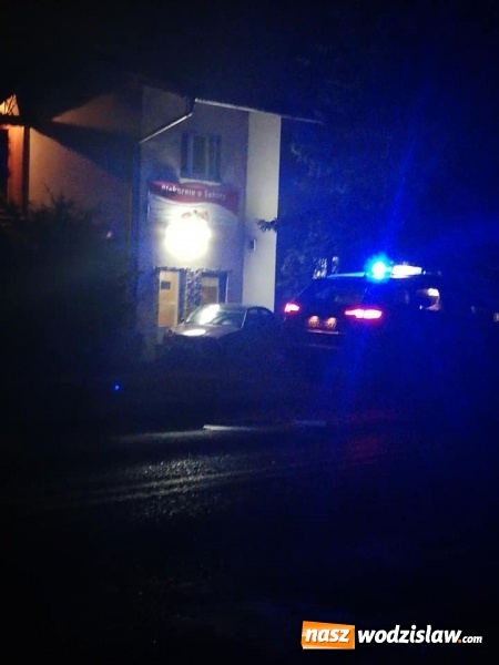 Zdjęcie w galerii na portalu naszwodzislaw.com: Na zakręcie wypadł z drogi i wjechał w piekarnię wiadomości z regionu