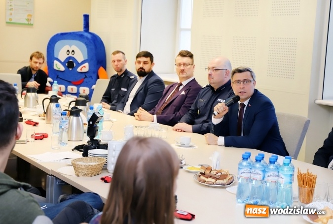 Zdjęcie w galerii na portalu naszwodzislaw.com: Prawie co drugie zgłoszenie na 112 jest fałszywe! wiadomości z regionu