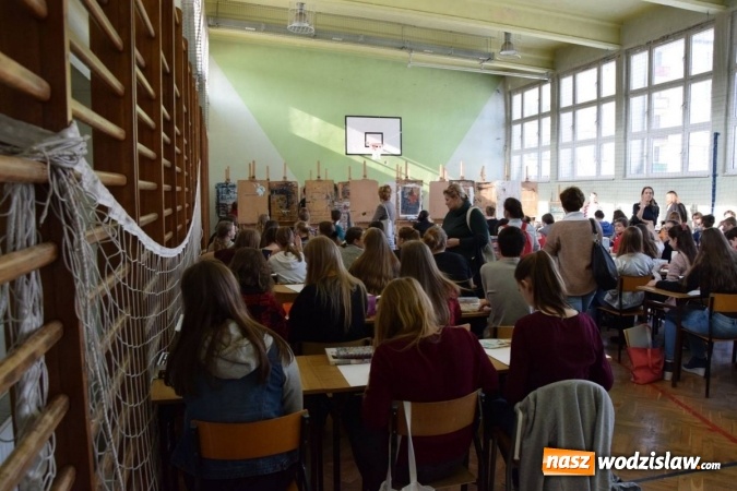 Zdjęcie w galerii na portalu naszwodzislaw.com: W wodzisławskim Tischnerze spacerowali po wyobraźni wiadomości z regionu