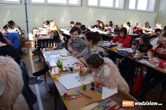 Zdjęcie w galerii na portalu naszwodzislaw.com: W wodzisławskim Tischnerze spacerowali po wyobraźni wiadomości z regionu