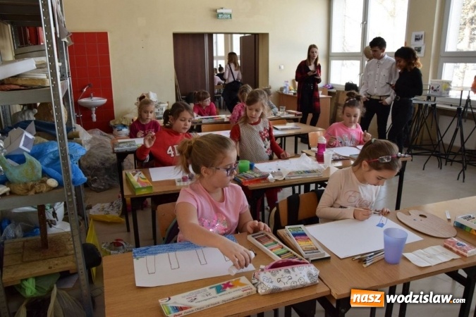 Zdjęcie w galerii na portalu naszwodzislaw.com: W wodzisławskim Tischnerze spacerowali po wyobraźni wiadomości z regionu