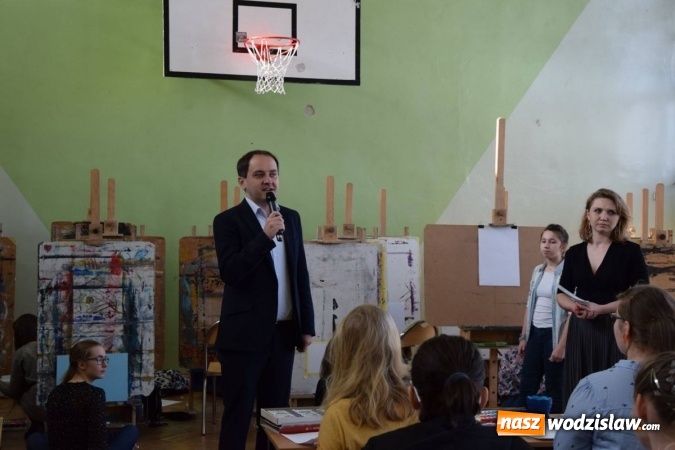 Zdjęcie w galerii na portalu naszwodzislaw.com: W wodzisławskim Tischnerze spacerowali po wyobraźni wiadomości z regionu