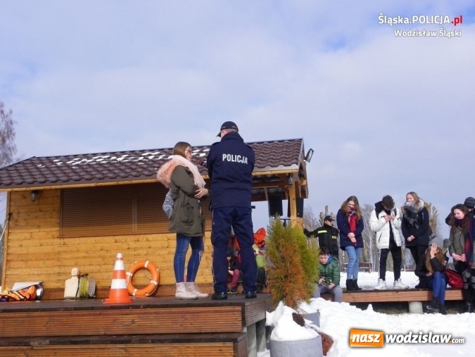 Zdjęcie w galerii na portalu naszwodzislaw.com: Policjanci i strażacy ostrzegali przed zagrożeniami w czasie ferii wiadomości z regionu