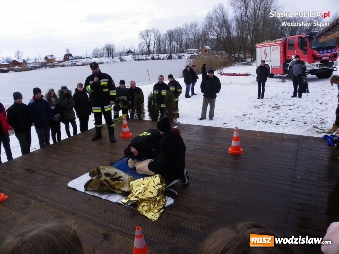 Zdjęcie w galerii na portalu naszwodzislaw.com: Policjanci i strażacy ostrzegali przed zagrożeniami w czasie ferii wiadomości z regionu