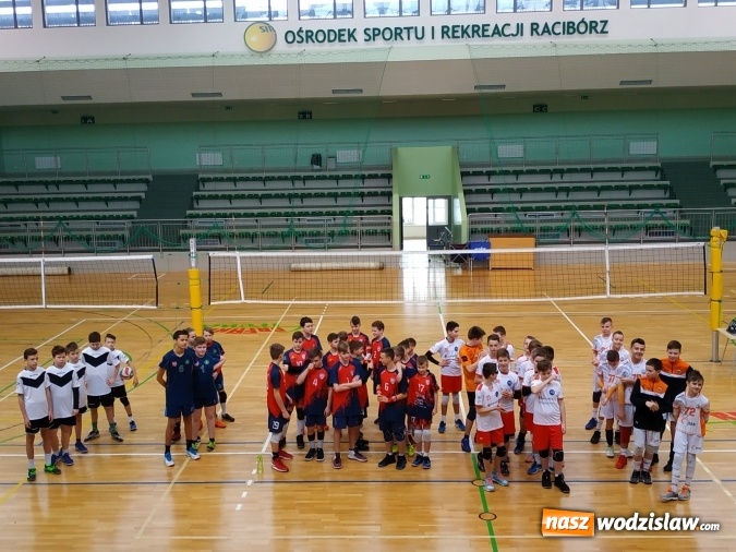 Zdjęcie w galerii na portalu naszwodzislaw.com: Siatkarski maraton w Raciborzu. Ekipa z Radlina na podium wiadomości z regionu