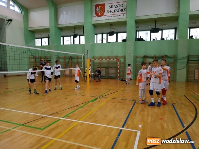 Zdjęcie w galerii na portalu naszwodzislaw.com: Siatkarski maraton w Raciborzu. Ekipa z Radlina na podium wiadomości z regionu