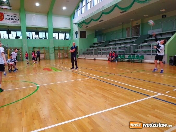 Zdjęcie w galerii na portalu naszwodzislaw.com: Siatkarski maraton w Raciborzu. Ekipa z Radlina na podium wiadomości z regionu