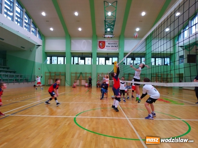 Zdjęcie w galerii na portalu naszwodzislaw.com: Siatkarski maraton w Raciborzu. Ekipa z Radlina na podium wiadomości z regionu