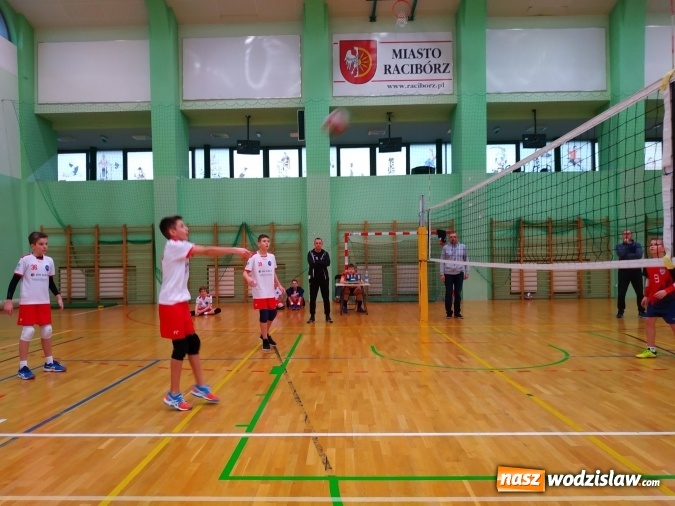 Zdjęcie w galerii na portalu naszwodzislaw.com: Siatkarski maraton w Raciborzu. Ekipa z Radlina na podium wiadomości z regionu