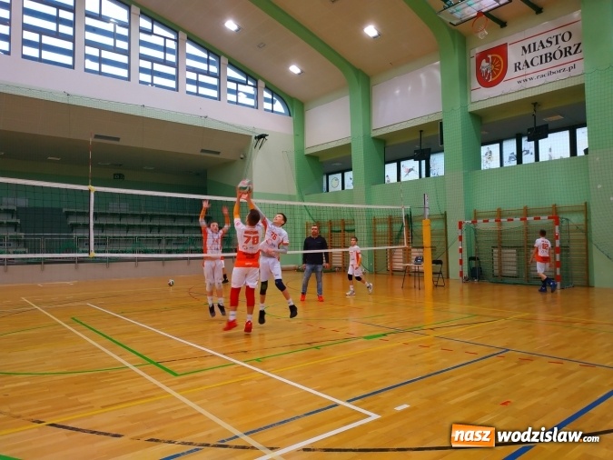 Zdjęcie w galerii na portalu naszwodzislaw.com: Siatkarski maraton w Raciborzu. Ekipa z Radlina na podium wiadomości z regionu