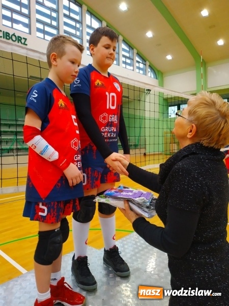 Zdjęcie w galerii na portalu naszwodzislaw.com: Siatkarski maraton w Raciborzu. Ekipa z Radlina na podium wiadomości z regionu