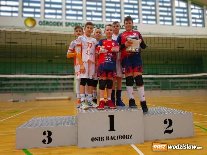 Zdjęcie w galerii na portalu naszwodzislaw.com: Siatkarski maraton w Raciborzu. Ekipa z Radlina na podium wiadomości z regionu
