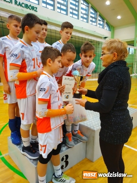 Zdjęcie w galerii na portalu naszwodzislaw.com: Siatkarski maraton w Raciborzu. Ekipa z Radlina na podium wiadomości z regionu