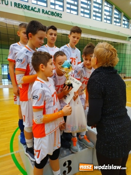 Zdjęcie w galerii na portalu naszwodzislaw.com: Siatkarski maraton w Raciborzu. Ekipa z Radlina na podium wiadomości z regionu