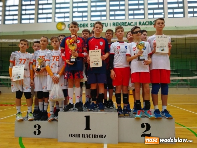 Zdjęcie w galerii na portalu naszwodzislaw.com: Siatkarski maraton w Raciborzu. Ekipa z Radlina na podium wiadomości z regionu