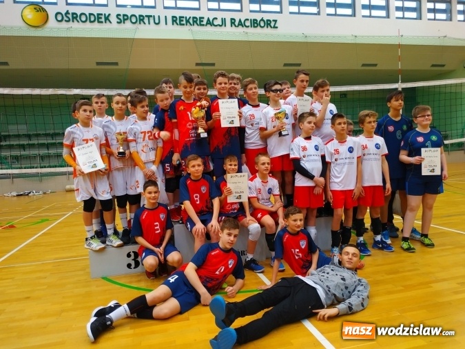 Zdjęcie w galerii na portalu naszwodzislaw.com: Siatkarski maraton w Raciborzu. Ekipa z Radlina na podium wiadomości z regionu