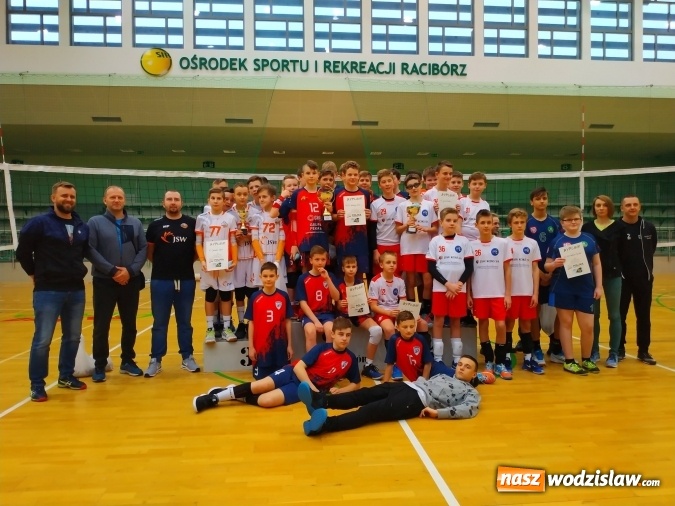 Zdjęcie w galerii na portalu naszwodzislaw.com: Siatkarski maraton w Raciborzu. Ekipa z Radlina na podium wiadomości z regionu