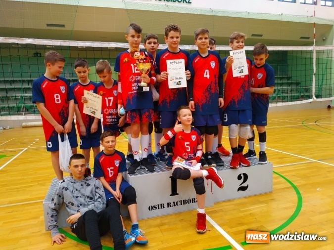 Zdjęcie w galerii na portalu naszwodzislaw.com: Siatkarski maraton w Raciborzu. Ekipa z Radlina na podium wiadomości z regionu