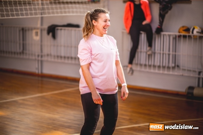 Zdjęcie w galerii na portalu naszwodzislaw.com: Charytatywny maraton fitness w Rogowie  wiadomości z regionu