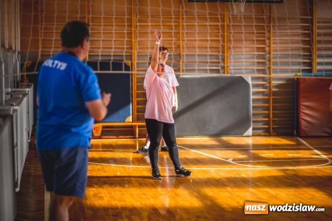Zdjęcie w galerii na portalu naszwodzislaw.com: Charytatywny maraton fitness w Rogowie  wiadomości z regionu
