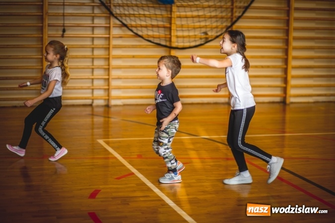 Zdjęcie w galerii na portalu naszwodzislaw.com: Charytatywny maraton fitness w Rogowie  wiadomości z regionu