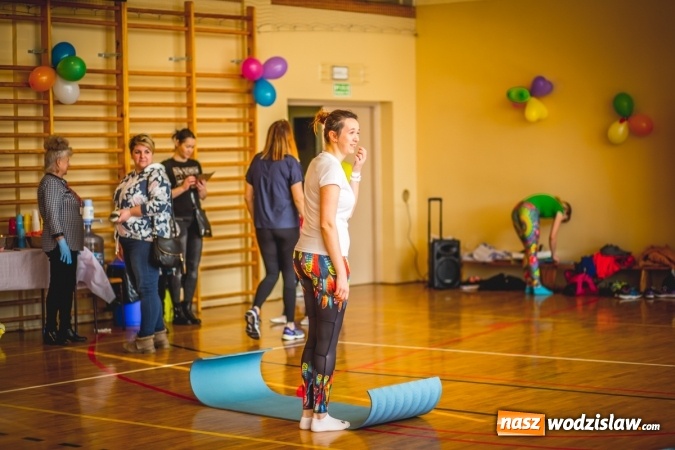 Zdjęcie w galerii na portalu naszwodzislaw.com: Charytatywny maraton fitness w Rogowie  wiadomości z regionu