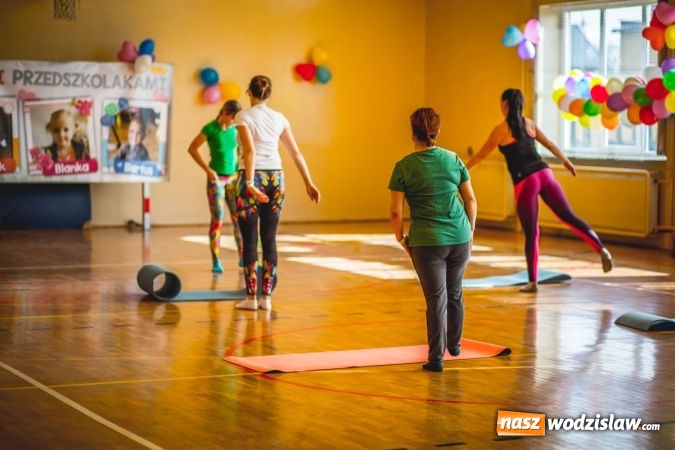 Zdjęcie w galerii na portalu naszwodzislaw.com: Charytatywny maraton fitness w Rogowie  wiadomości z regionu