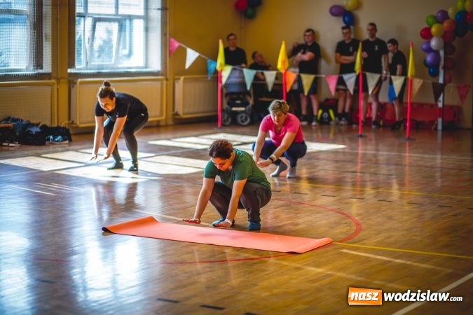 Zdjęcie w galerii na portalu naszwodzislaw.com: Charytatywny maraton fitness w Rogowie  wiadomości z regionu