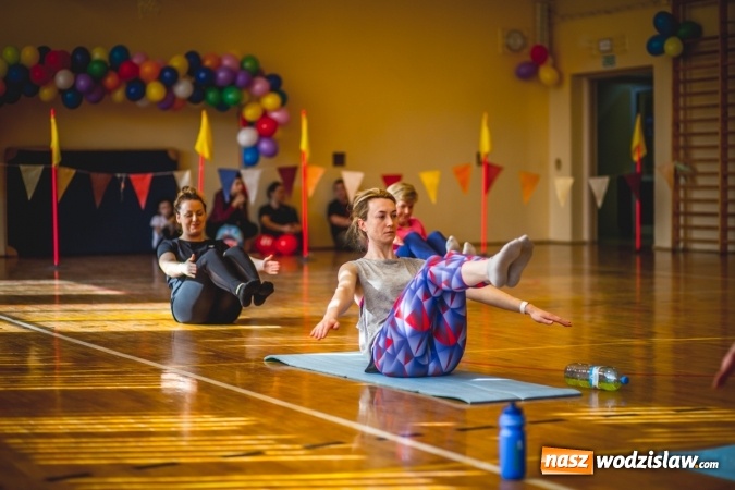 Zdjęcie w galerii na portalu naszwodzislaw.com: Charytatywny maraton fitness w Rogowie  wiadomości z regionu