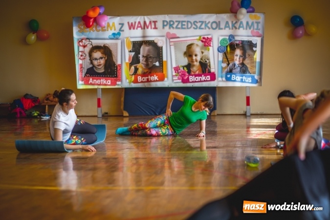 Zdjęcie w galerii na portalu naszwodzislaw.com: Charytatywny maraton fitness w Rogowie  wiadomości z regionu