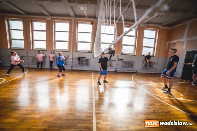Zdjęcie w galerii na portalu naszwodzislaw.com: Charytatywny maraton fitness w Rogowie  wiadomości z regionu