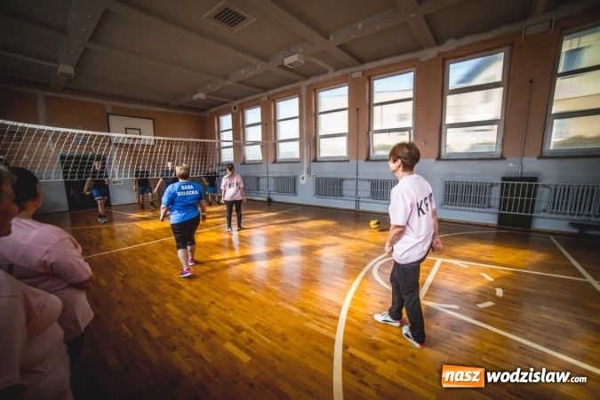 Zdjęcie w galerii na portalu naszwodzislaw.com: Charytatywny maraton fitness w Rogowie  wiadomości z regionu