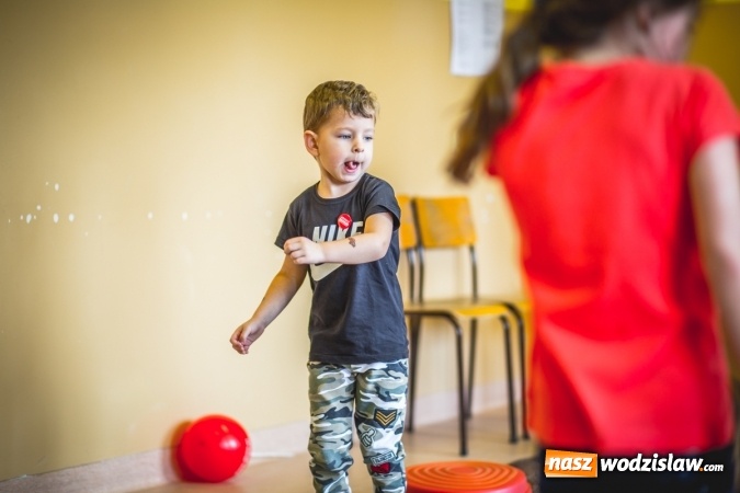 Zdjęcie w galerii na portalu naszwodzislaw.com: Charytatywny maraton fitness w Rogowie  wiadomości z regionu